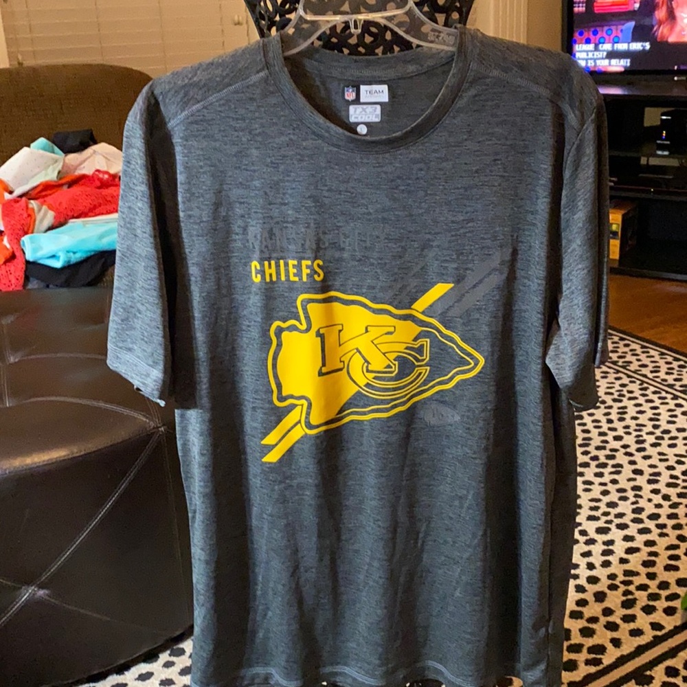 NWOT NFL TX3 COOL Glow in the Dark gray w/yellow KC Chiefs logo SS T-shirt Large